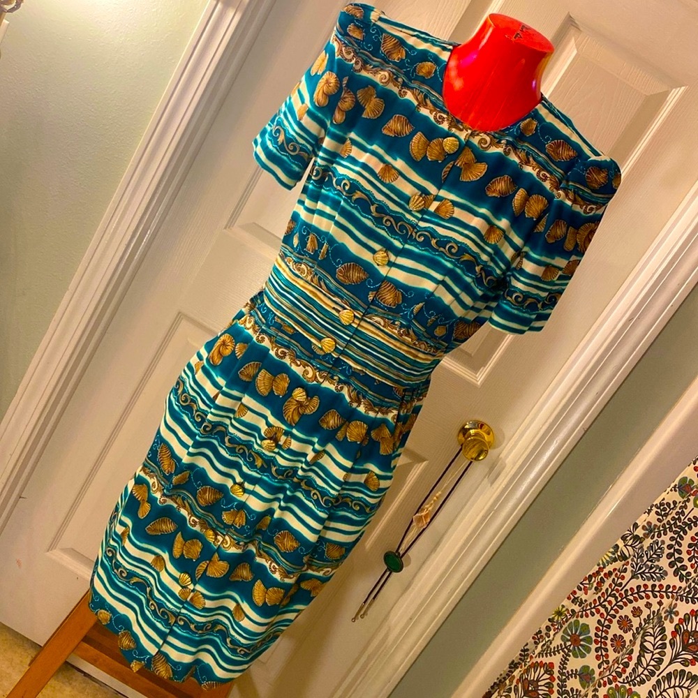 VINTAGE POSITIVE ATTITUDE Snazzy Seashell Buttoned Dress with Pockets